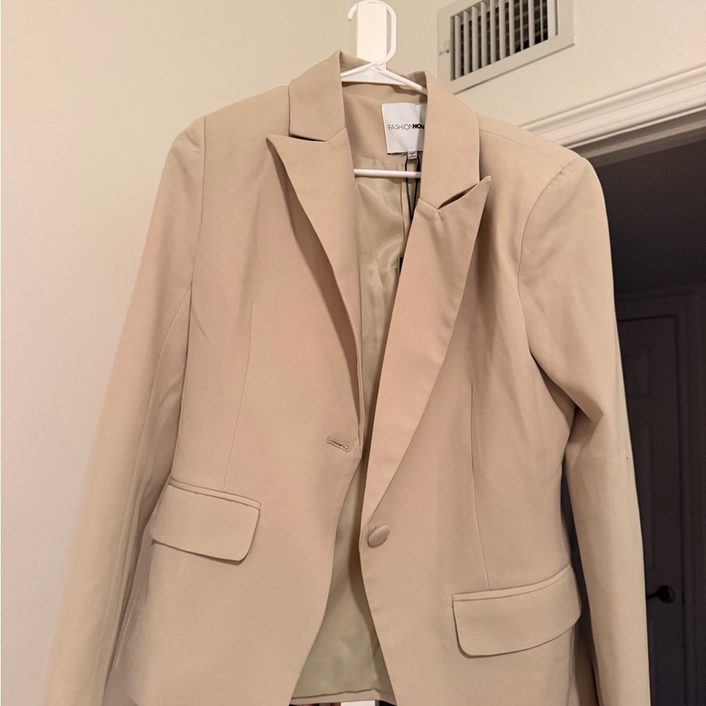 Fashion Nova Beige Women's Blazer